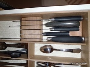 Drawer divider with knife block