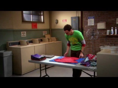 Video: How to fold clothes: the geek way